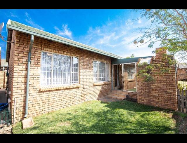 2 BEDROOM APARTMENT FOR SALE IN AMBERFIELD